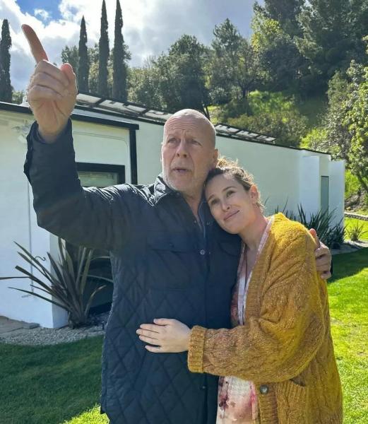 Дочь Брюса Уиллиса поделилась новостями о самочувствии угасающего отца
Дочь Брюса Уиллиса поделилась новостями о самочувствии угасающего отца