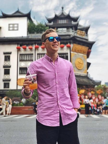 Олег Солнцев: «Фанаты говорят, что новый ведущий „НашПотребНадзор“ перенимает мои интонации и стиль» Олег Солнцев: «Фанаты говорят, что новый ведущий „НашПотребНадзор“ перенимает мои интонации и стиль»