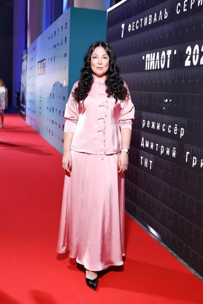 Нино Нинидзе, Ирина Пегова, Анна Банщикова и другие на фестивале сериалов в Иваново
Нино Нинидзе, Ирина Пегова, Анна Банщикова и другие на фестивале сериалов в Иваново