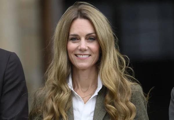 Блонд и объёмная укладка: в сети обсуждают, что Кейт Миддлтон носит парик из-за рецидива рака Блонд и объёмная укладка: в сети обсуждают, что Кейт Миддлтон носит парик из-за рецидива рака