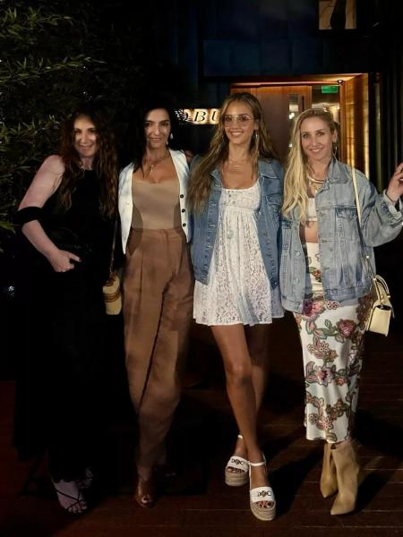 Гольф и бассейн: Джессика Альба провела насыщенные выходные с подругами
Гольф и бассейн: Джессика Альба провела насыщенные выходные с подругами