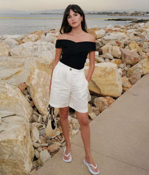 И на пляж, и в офис: как и с чем будем носить вьетнамки этим летом И на пляж, и в офис: как и с чем будем носить вьетнамки этим летом