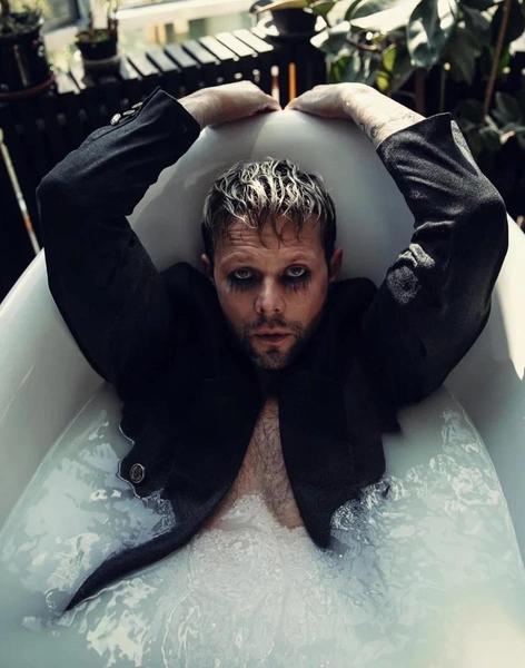 Даниил Воробьев о дочке, растущих гонорарах и мистике «Жара»: «Я убрал все лишнее и начинаю эпоху сути» Даниил Воробьев о дочке, растущих гонорарах и мистике «Жара»: «Я убрал все лишнее и начинаю эпоху сути»