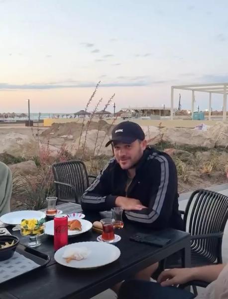 Эмин Агаларов поужинал с детьми и бывшей женой
Эмин Агаларов поужинал с детьми и бывшей женой