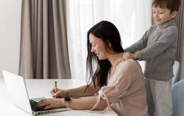 Четыре профессии в 2025 году, которые трудно совмещать с материнством Четыре профессии в 2025 году, которые трудно совмещать с материнством