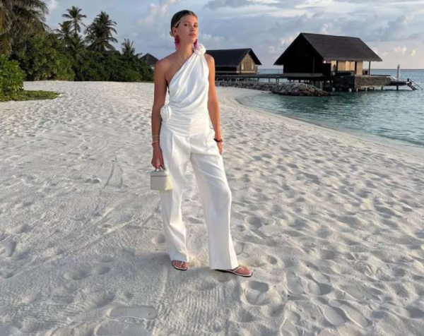 И на пляж, и в офис: как и с чем будем носить вьетнамки этим летом И на пляж, и в офис: как и с чем будем носить вьетнамки этим летом