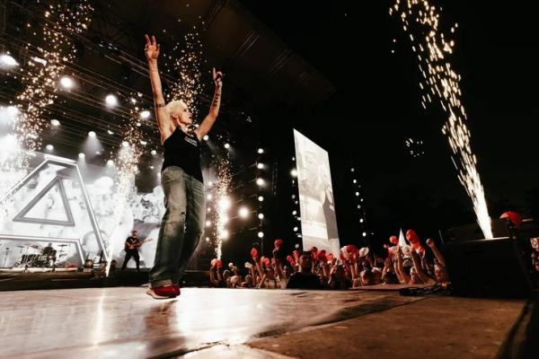 Жизнь, слезы и любовь главной рок-леди Дианы Арбениной: «Я стараюсь сохранить то, что имею, но не все зависит от меня» Жизнь, слезы и любовь главной рок-леди Дианы Арбениной: «Я стараюсь сохранить то, что имею, но не все зависит от меня»