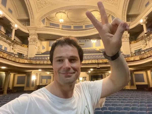 "Чтобы не пришили пропаганду". Максима Виторгана "заменили" в сериале "Бар "Один звонок" на фоне его позиции о СВО "Чтобы не пришили пропаганду". Максима Виторгана "заменили" в сериале "Бар "Один звонок" на фоне его позиции о СВО