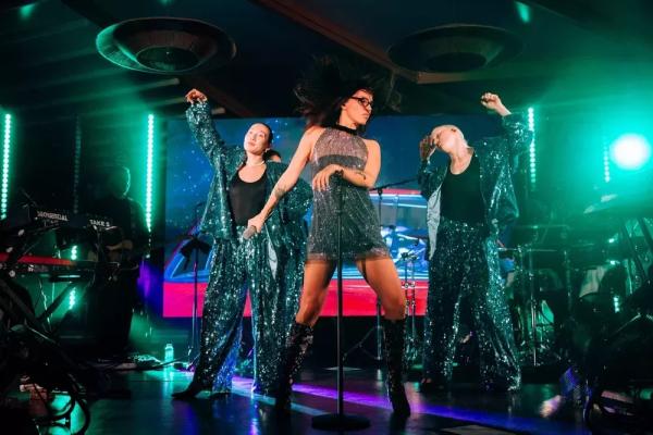 Zivert, Елизавета Базыкина, Полина Гагарина, Леонид Ярмольник на звездной вечеринке в Москве
Zivert, Елизавета Базыкина, Полина Гагарина, Леонид Ярмольник на звездной вечеринке в Москве