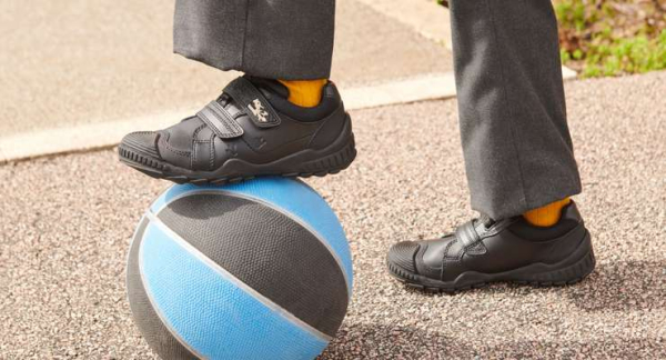 Туфли, кроссовки и сапоги: 5 моделей обуви, которые пригодятся в учебном году Туфли, кроссовки и сапоги: 5 моделей обуви, которые пригодятся в учебном году