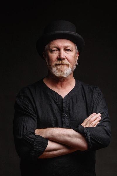 «Через два года должна хорошо ходить»: Виктор Бычков о реабилитации жены, гонорарах, «Новых Жуках» «Через два года должна хорошо ходить»: Виктор Бычков о реабилитации жены, гонорарах, «Новых Жуках»