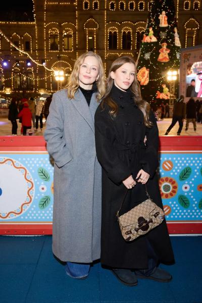 
                Филипп Киркоров, Юлия и Анна Пересильд, Татьяна Навка и другие на открытии ГУМ-катка            