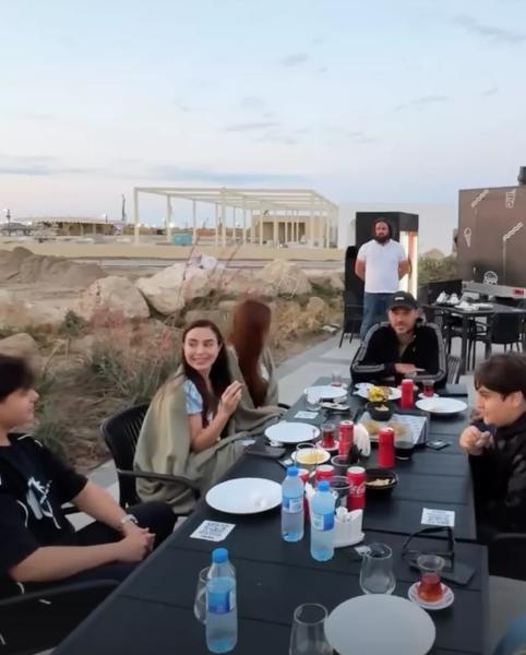 Эмин Агаларов поужинал с детьми и бывшей женой
Эмин Агаларов поужинал с детьми и бывшей женой