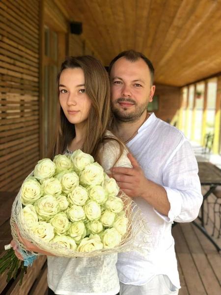 «Дети помогли встать на ноги»: Ярослав Сумишевский о пережитой трагедии, непростых вопросах сына и обретенном личном счастье «Дети помогли встать на ноги»: Ярослав Сумишевский о пережитой трагедии, непростых вопросах сына и обретенном личном счастье