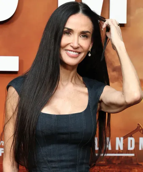 Деми Мур вышла в свет с бывшим мужем Анджелины Джоли Деми Мур вышла в свет с бывшим мужем Анджелины Джоли