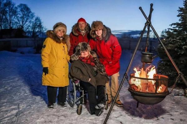 «Через два года должна хорошо ходить»: Виктор Бычков о реабилитации жены, гонорарах, «Новых Жуках» «Через два года должна хорошо ходить»: Виктор Бычков о реабилитации жены, гонорарах, «Новых Жуках»