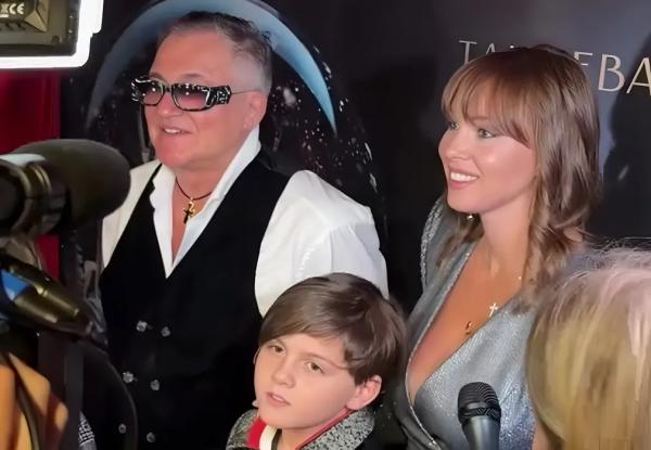 Дмитрий и Полина Дибровы вместе вышли в свет после развода и прокомментировали слух о своём воссоединении Дмитрий и Полина Дибровы вместе вышли в свет после развода и прокомментировали слух о своём воссоединении