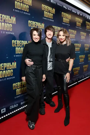 Дмитрий Песков, Ирина Винер, Джиган и Мария Янковская ("Сигма-бой") на премьере фильма "Северный полюс" Дмитрий Песков, Ирина Винер, Джиган и Мария Янковская ("Сигма-бой") на премьере фильма "Северный полюс"