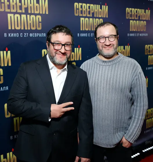 Дмитрий Песков, Ирина Винер, Джиган и Мария Янковская ("Сигма-бой") на премьере фильма "Северный полюс" Дмитрий Песков, Ирина Винер, Джиган и Мария Янковская ("Сигма-бой") на премьере фильма "Северный полюс"