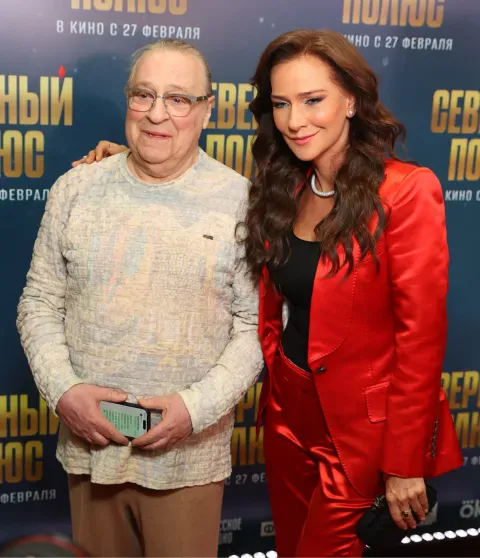 Дмитрий Песков, Ирина Винер, Джиган и Мария Янковская ("Сигма-бой") на премьере фильма "Северный полюс" Дмитрий Песков, Ирина Винер, Джиган и Мария Янковская ("Сигма-бой") на премьере фильма "Северный полюс"