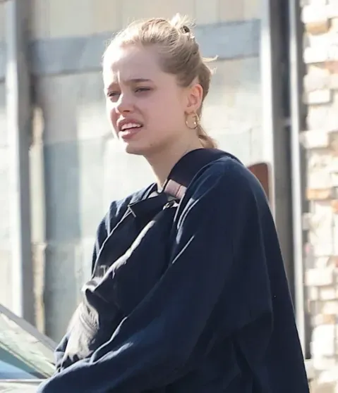 Дочь Анджелины Джоли Шайло засняли у танцевальной студии с подругой Дочь Анджелины Джоли Шайло засняли у танцевальной студии с подругой