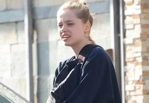 Дочь Анджелины Джоли Шайло засняли у танцевальной студии с подругой Дочь Анджелины Джоли Шайло засняли у танцевальной студии с подругой