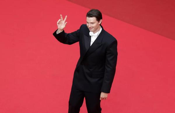 Дейзи Эдгар-Джонс, Джулианна Мур и дочка Кейт Уинслет: звезды на Каннском кинофестивале
Дейзи Эдгар-Джонс, Джулианна Мур и дочка Кейт Уинслет: звезды на Каннском кинофестивале