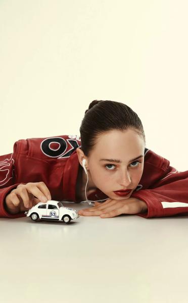 Таисья Калинина: "У меня свое понятие красоты – девушка-хиппушка, сбежавшая из леса"
Таисья Калинина: "У меня свое понятие красоты – девушка-хиппушка, сбежавшая из леса"