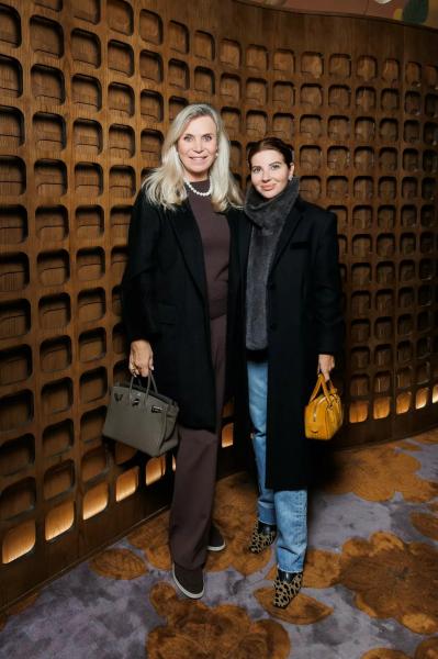 Алсу, Ксения Собчак, Юлия Барановская и другие селебрити на открытии нового ресторана в центре Москвы
Алсу, Ксения Собчак, Юлия Барановская и другие селебрити на открытии нового ресторана в центре Москвы