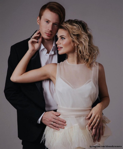 Жена Никиты Преснякова, Алена Краснова засветила свою грудь (видео) Жена Никиты Преснякова, Алена Краснова засветила свою грудь (видео)