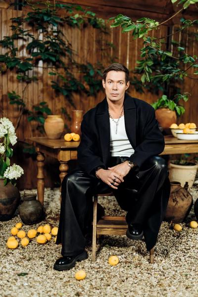 Стас Пьеха: "Хочу понять себя и то, как все устроено в этом мире"
Стас Пьеха: "Хочу понять себя и то, как все устроено в этом мире"