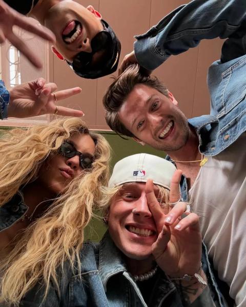 Machine Gun Kelly прокомментировал слухи о романе с Сидни Суини
Machine Gun Kelly прокомментировал слухи о романе с Сидни Суини