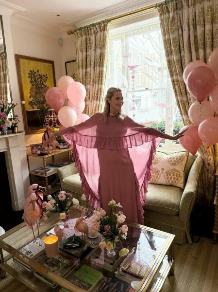 Кара Делевинь поддержала беременную сестру Поппи на кинопремьере
Кара Делевинь поддержала беременную сестру Поппи на кинопремьере