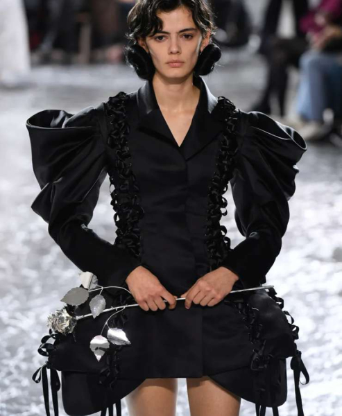 Прощай, тихая роскошь — салют, рококо: тренды весны Прощай, тихая роскошь — салют, рококо: тренды весны