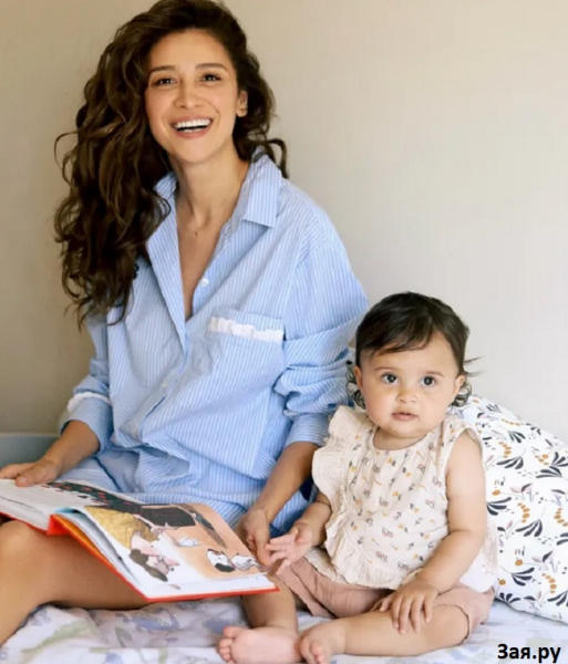 Дочка Равшаны Курковой играет на пианино и поет (видео) Дочка Равшаны Курковой играет на пианино и поет (видео)