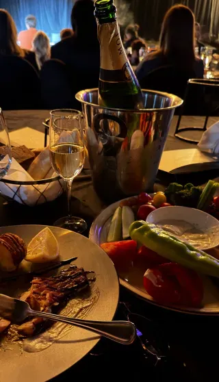 Екатерина Варнава выступила с кабаре-шоу в Ереване: среди гостей — Алексей Жидковский, Дарина Алексеева и светская Москва Екатерина Варнава выступила с кабаре-шоу в Ереване: среди гостей — Алексей Жидковский, Дарина Алексеева и светская Москва