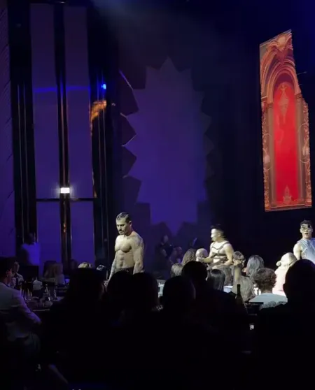 Екатерина Варнава выступила с кабаре-шоу в Ереване: среди гостей — Алексей Жидковский, Дарина Алексеева и светская Москва Екатерина Варнава выступила с кабаре-шоу в Ереване: среди гостей — Алексей Жидковский, Дарина Алексеева и светская Москва