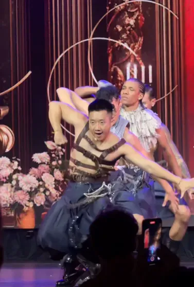 Екатерина Варнава выступила с кабаре-шоу в Ереване: среди гостей — Алексей Жидковский, Дарина Алексеева и светская Москва Екатерина Варнава выступила с кабаре-шоу в Ереване: среди гостей — Алексей Жидковский, Дарина Алексеева и светская Москва