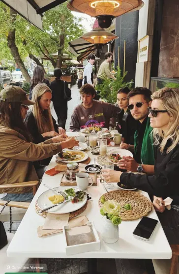 Екатерина Варнава выступила с кабаре-шоу в Ереване: среди гостей — Алексей Жидковский, Дарина Алексеева и светская Москва Екатерина Варнава выступила с кабаре-шоу в Ереване: среди гостей — Алексей Жидковский, Дарина Алексеева и светская Москва