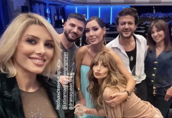 Екатерина Варнава выступила с кабаре-шоу в Ереване: среди гостей — Алексей Жидковский, Дарина Алексеева и светская Москва Екатерина Варнава выступила с кабаре-шоу в Ереване: среди гостей — Алексей Жидковский, Дарина Алексеева и светская Москва