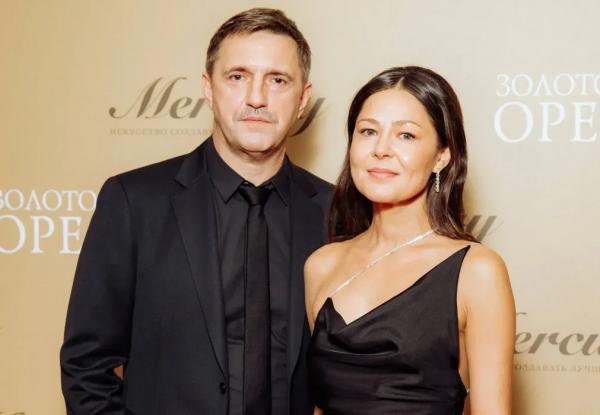 Елизавета Боярская, Виктория Исакова, Елена Лядова, Владимир Вдовиченков, Сергей Безруков и Агата Муцениеце на премии "Золотой орёл" Елизавета Боярская, Виктория Исакова, Елена Лядова, Владимир Вдовиченков, Сергей Безруков и Агата Муцениеце на премии "Золотой орёл"