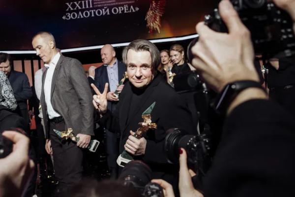 Елизавета Боярская, Виктория Исакова, Елена Лядова, Владимир Вдовиченков, Сергей Безруков и Агата Муцениеце на премии "Золотой орёл" Елизавета Боярская, Виктория Исакова, Елена Лядова, Владимир Вдовиченков, Сергей Безруков и Агата Муцениеце на премии "Золотой орёл"