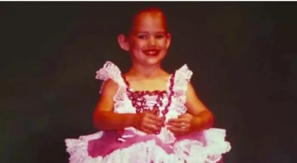 Дженнифер Гарнер поделилась архивным детским фото
Дженнифер Гарнер поделилась архивным детским фото