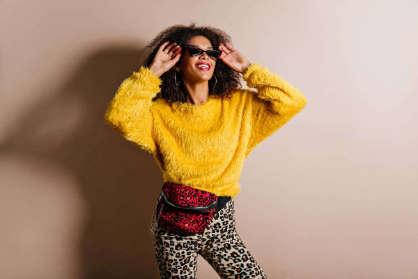 Дофаминовая одежда: что это и почему она взлетела в топ трендов года Дофаминовая одежда: что это и почему она взлетела в топ трендов года