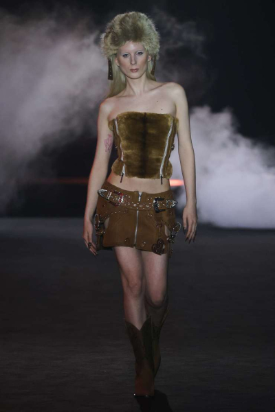 Дело в шляпе: трендовые головные уборы осени−2025 Дело в шляпе: трендовые головные уборы осени−2025