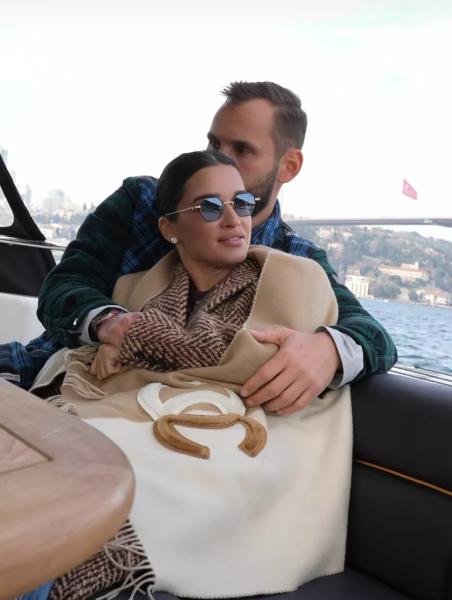 Жених Ксении Бородиной раскрыл, зачем они прилетели в Турцию
Жених Ксении Бородиной раскрыл, зачем они прилетели в Турцию