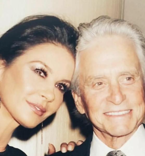 Кэтрин Зета-Джонс дала неловкий комментарий о семье
Кэтрин Зета-Джонс дала неловкий комментарий о семье