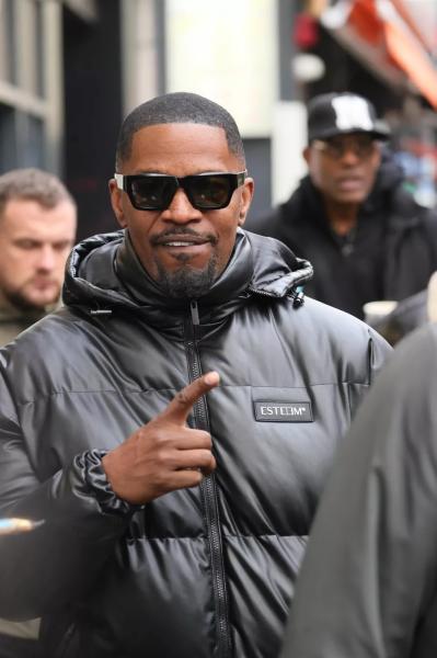 Джейми Фокс расстался с девушкой после года отношений
Джейми Фокс расстался с девушкой после года отношений