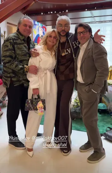 Филипп Киркоров отметил "скромный" день рождения в компании Яны Рудковской, Виктории Шеляговой, Алсу, Ксении Собчак и других звёзд Филипп Киркоров отметил "скромный" день рождения в компании Яны Рудковской, Виктории Шеляговой, Алсу, Ксении Собчак и других звёзд