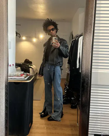 Громкий скандал в Голливуде: в машине певца d4vd нашли останки 15-летней пропавшей девочки, с которой у него был роман Громкий скандал в Голливуде: в машине певца d4vd нашли останки 15-летней пропавшей девочки, с которой у него был роман